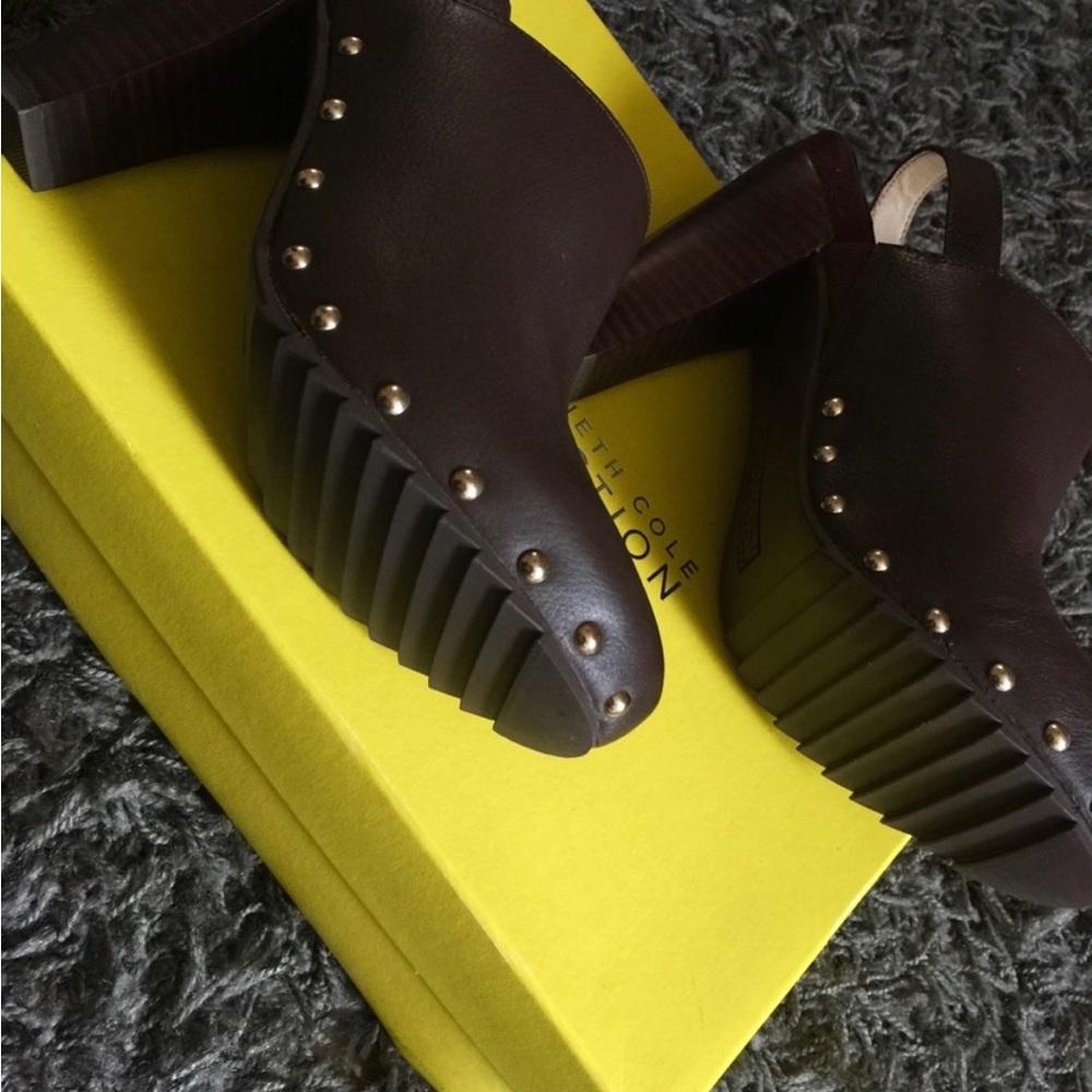 Kenneth Cole mules/clogs size 9. Not worn just tried in closet. New with box - Picture 4 of 4